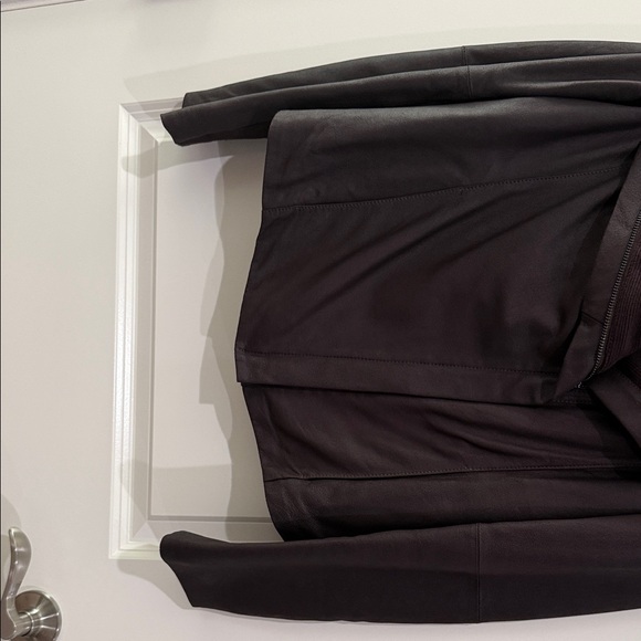 T Tahari Women's Burgundy Leather Jacket - Picture 3 of 7